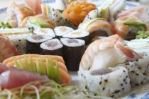 Différents types de sushis — Photo de stock
