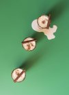 Top view of cinnamon drinks in glasses with sticks on green surface — Stock Photo