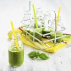 Smoothies made with spinach — Stock Photo