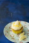 Cupcake with lemon topping — Stock Photo