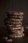 Chocolate and pecan nut cookies — Stock Photo