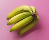Ramo de plátanos frescos - foto de stock