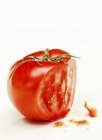 Frische rote Tomaten in Scheiben geschnitten — Stockfoto
