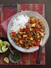Vegetarische Linsen-Chili mit Reis — Stockfoto