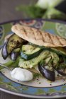 Pane azzimo con verdure — Foto stock