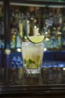 Caipirinha with slice of lime on bar — Stock Photo