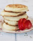 Closeup view of stack of crumpets with strawberries — Stock Photo