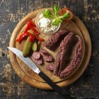 Тірольської ковбаси копчені — стокове фото