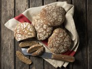 Виншгауский хлеб на ткани — стоковое фото