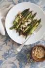 Grilled asparagus with almonds — Stock Photo