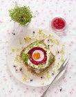 Bread with beetroot aspic — Stock Photo
