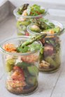 Salada de espargos com lagostim em óculos — Fotografia de Stock