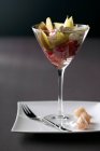 Salada de frutas picantes com vinagre balsâmico — Fotografia de Stock