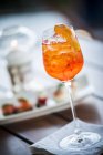 Closeup view of Aperol spritz cocktail with fruit and ice — Stock Photo