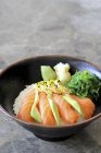 Salmon sashimi with takuan — Stock Photo