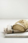 Кислый хлеб из теста — стоковое фото