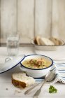 Цибуля-порей і картопляний суп — стокове фото