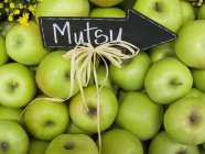 Manzanas frescas de Mutsu - foto de stock