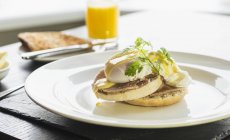 Toasted muffins with poached egg — Stock Photo