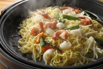 Чоу mein блюдо — стокове фото