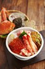 Closeup view of seafood with chum salmon caviar in bowl — Stock Photo