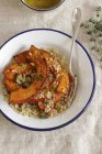 Insalata di quinoa con piatto — Foto stock