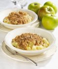 Two bowls of crumble — Stock Photo