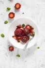 Sorbet aux fraises à la menthe fraîche — Photo de stock