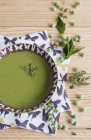 Bowl of cold pea soup — Stock Photo