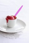 Gelato al ribes rosso in una tazza — Foto stock