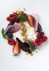 Грецький йогурт з лісовими ягодами — стокове фото