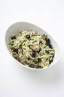 Reissalat mit Oliven — Stockfoto