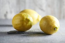 Frische reife Zitronen — Stockfoto