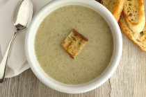 Cream of broccoli soup with crostini — Stock Photo