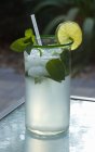 Cocktail con rum in vetro — Foto stock