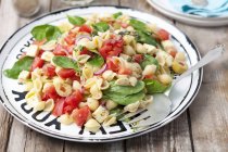Salade Conchiglie rigate — Photo de stock