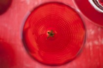 Vidro de bebida vermelho — Fotografia de Stock