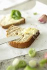 Scheibe Brot mit Butter — Stockfoto