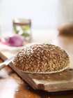 Pão de fibra com sementes — Fotografia de Stock