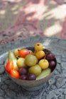 Closeup view of colorful exotic fruits in bowl — Stock Photo