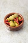 Оливки, набитые пири-пири — стоковое фото