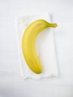 Сырой свежий банан — стоковое фото