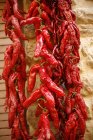 Нитки сушеного красного перца — стоковое фото