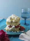 Sponge cake with strawberries — Stock Photo