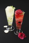 Red and white rose cocktails — Stock Photo