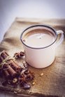 Кружка горячего шоколада — стоковое фото
