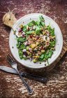 Spinach salad with quinoa — Stock Photo