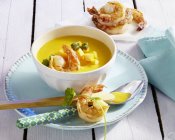 Sopa de batata doce e mamão com camarão — Fotografia de Stock
