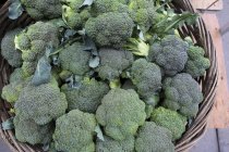 Broccolis verde ecológico - foto de stock