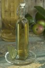 Bottle of apple vinegar — Stock Photo